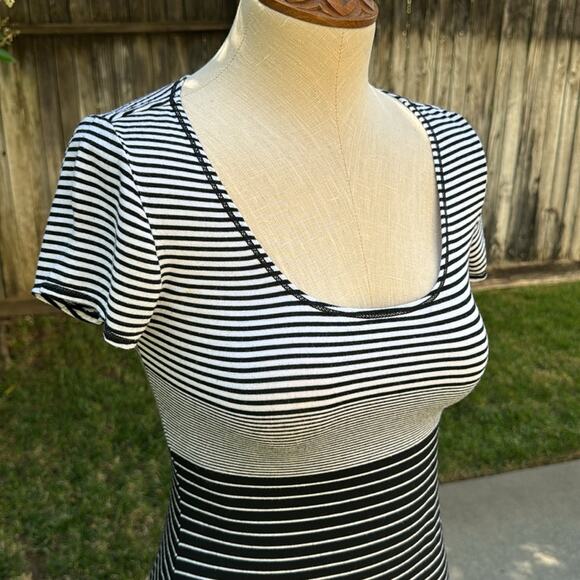 Max Studio Black & White Striped Maxi Short Sleeve Dress Women's Small - Picture 2 of 10